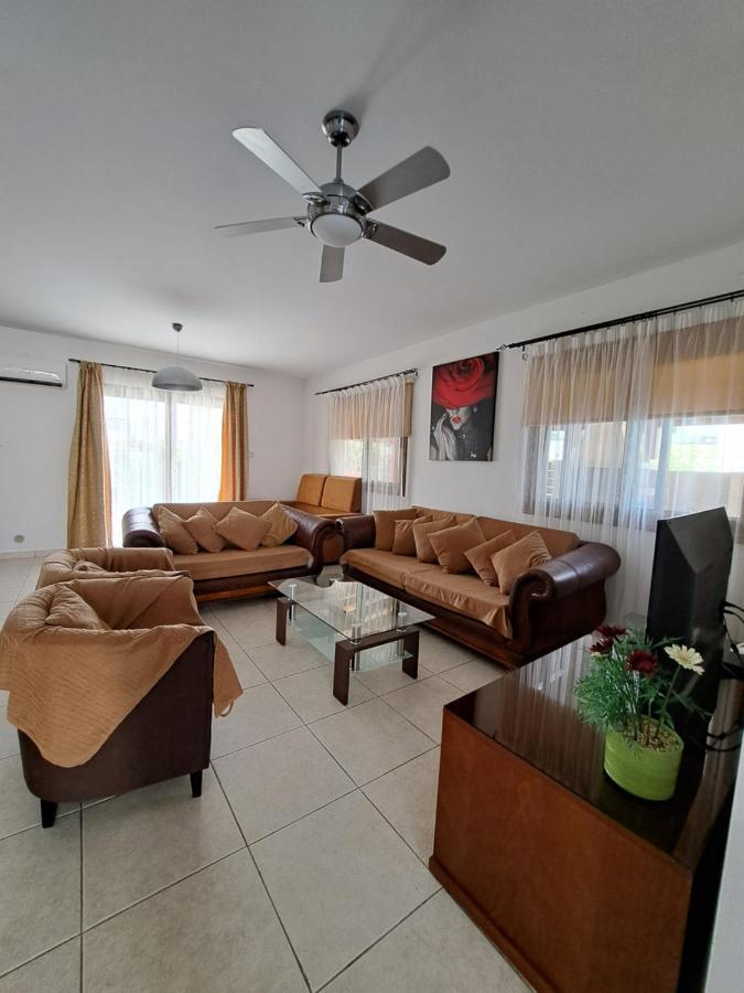 Villa Rina Paphos Extérieur photo