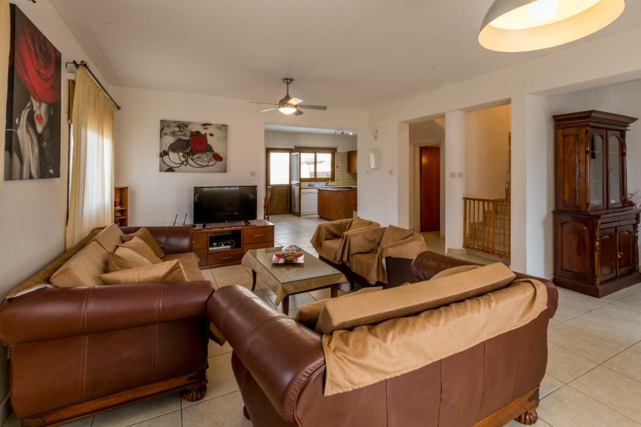 Villa Rina Paphos Extérieur photo