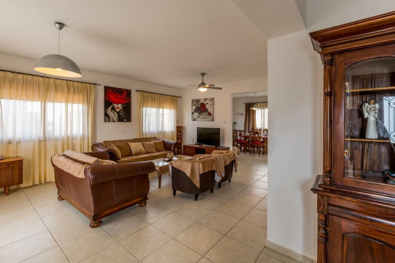 Villa Rina Paphos Extérieur photo