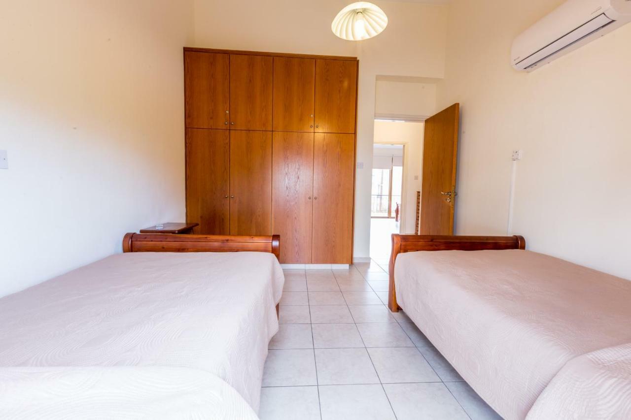 Villa Rina Paphos Extérieur photo