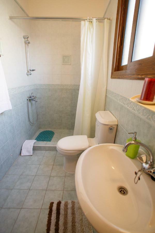 Villa Rina Paphos Extérieur photo